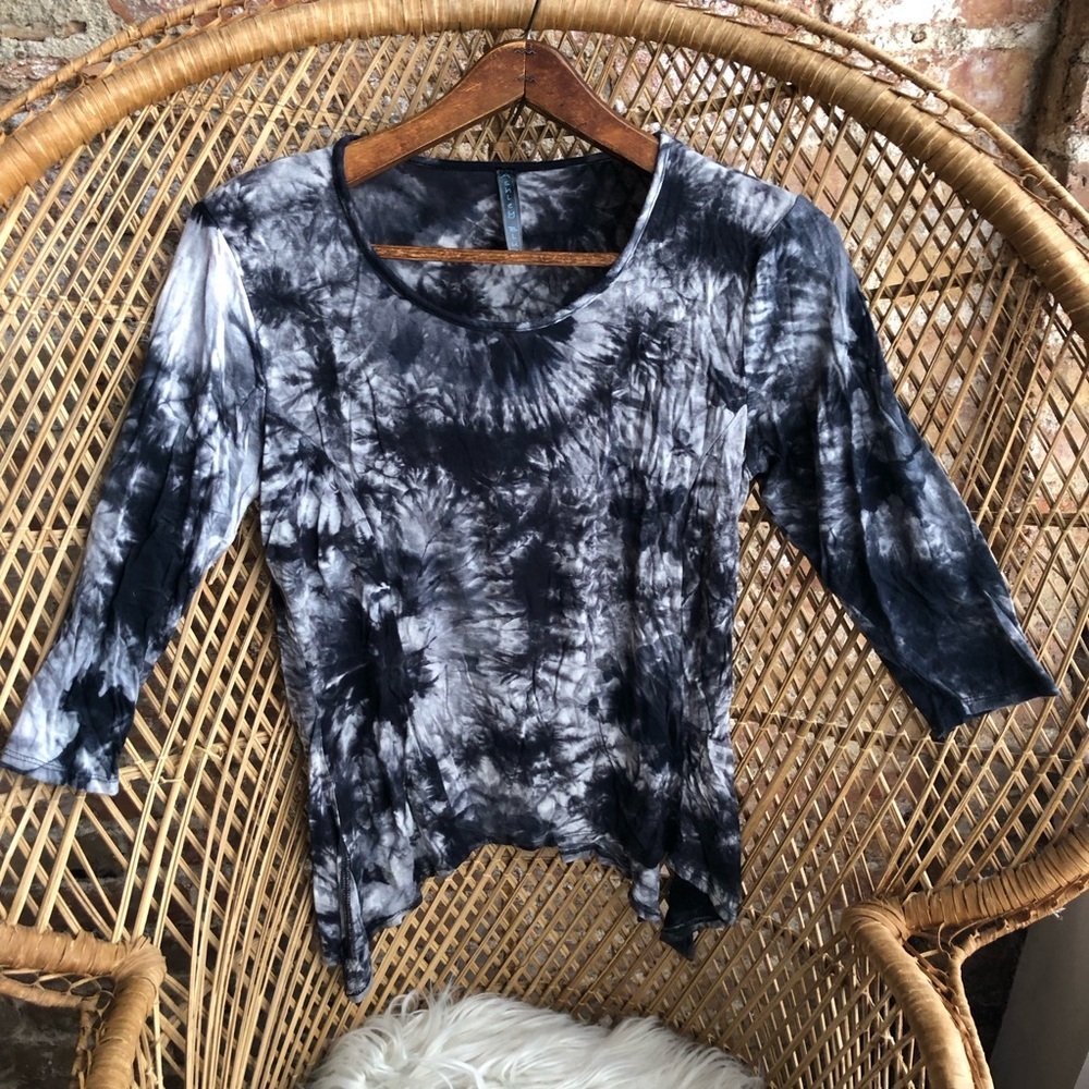 Ashley Blue Tie Die black and white top - Picture 1 of 5